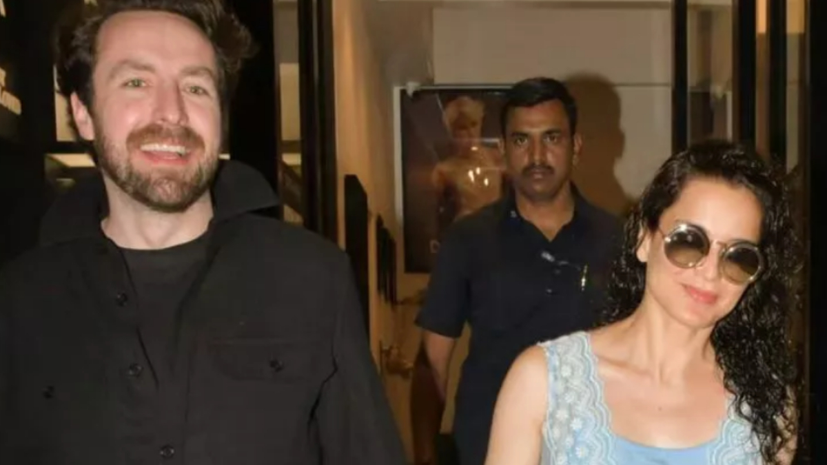 kangana-ranaut-walks-handinhand-with-mystery-man-fans-say-he-looks-like-hrithik-roshan